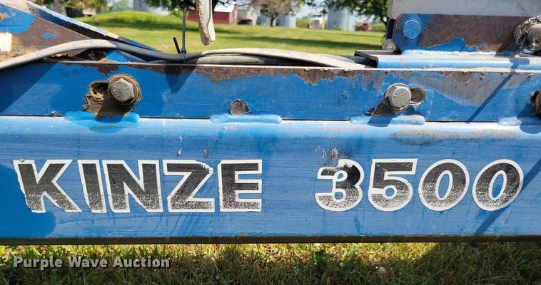 image for item DN4099 Kinze 3500  split row planter