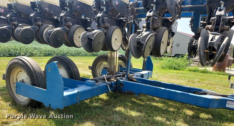 image for item DN4099 Kinze 3500  split row planter