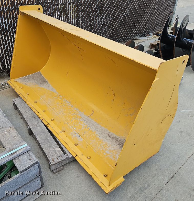 image for item DP2415 John Deere AT413236  loader bucket