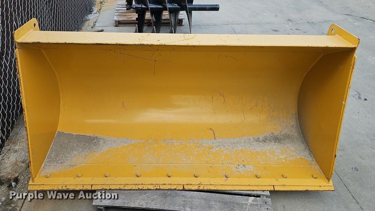 image for item DP2415 John Deere AT413236  loader bucket