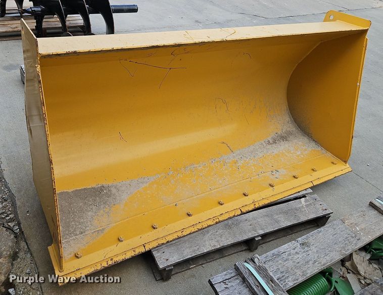 image for item DP2415 John Deere AT413236  loader bucket