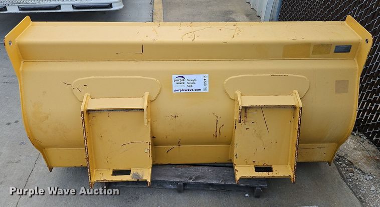 image for item DP2415 John Deere AT413236  loader bucket