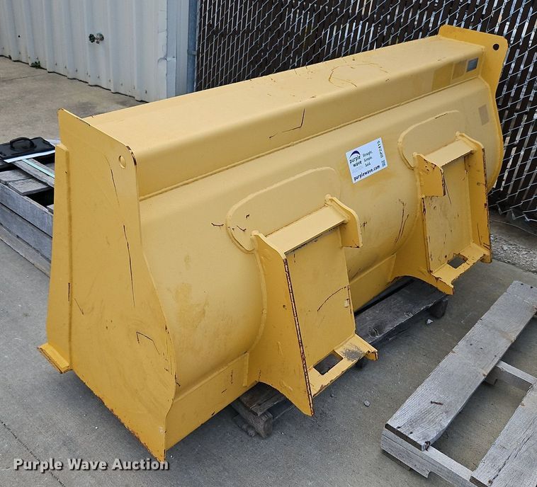 image for item DP2415 John Deere AT413236  loader bucket