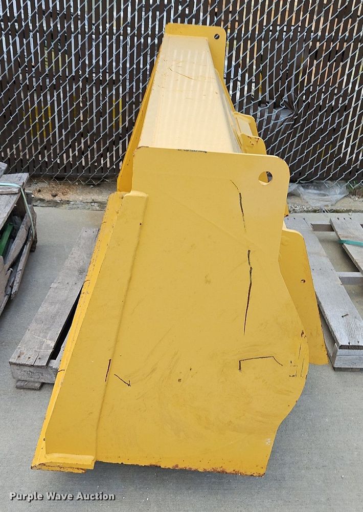 image for item DP2415 John Deere AT413236  loader bucket