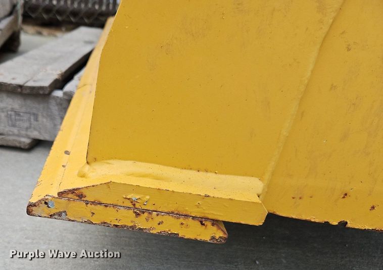 image for item DP2415 John Deere AT413236  loader bucket