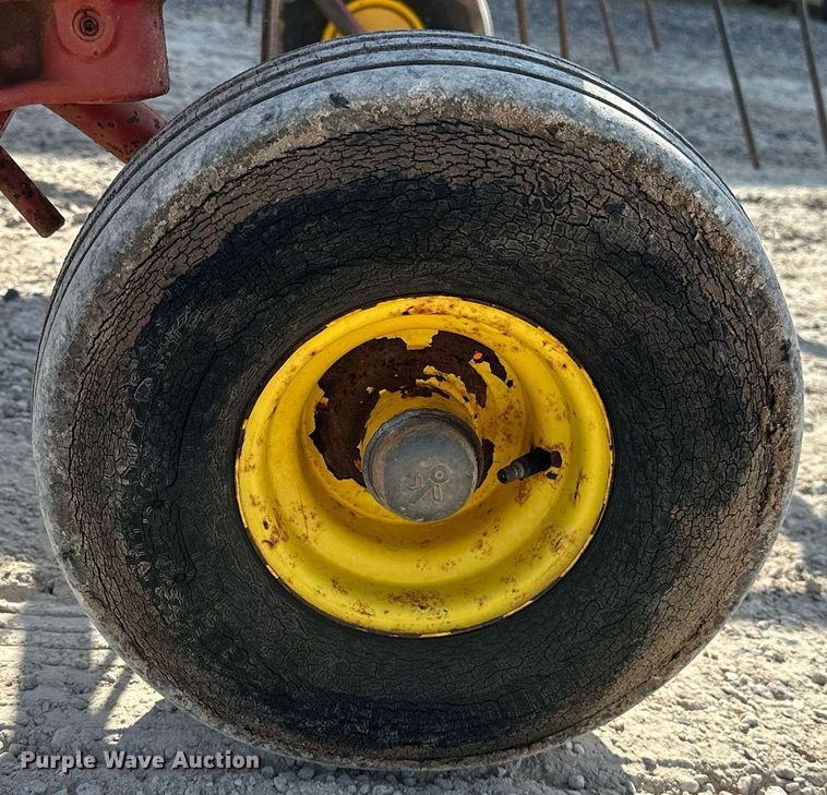 image for item DP3176 New Holland 169  hay tedder