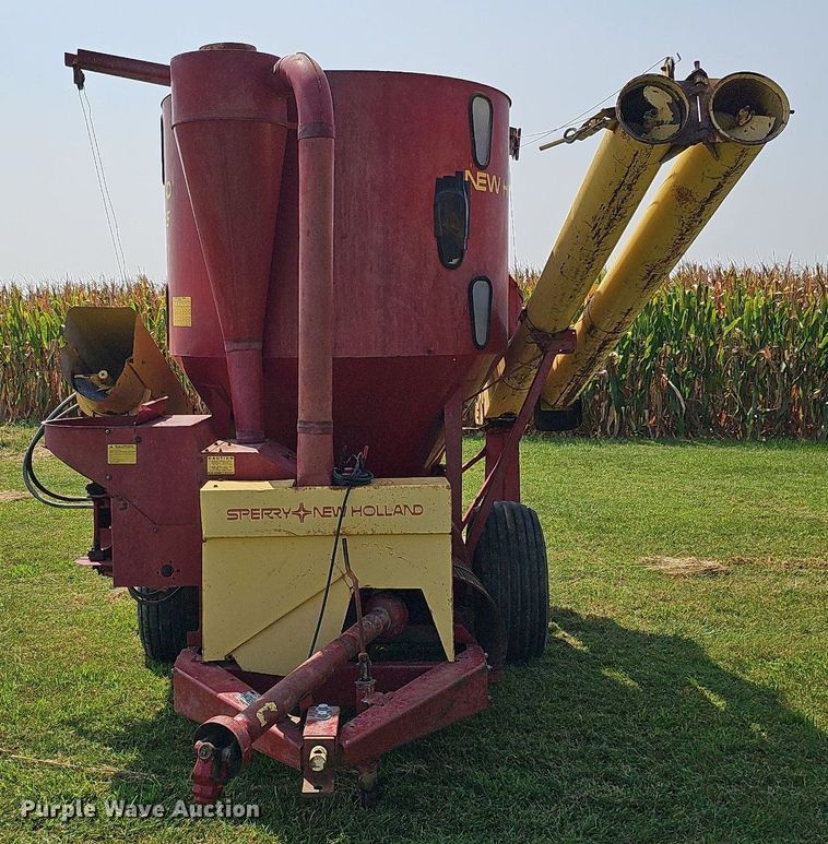 image for item DQ0304 New Holland 355  feed mixer