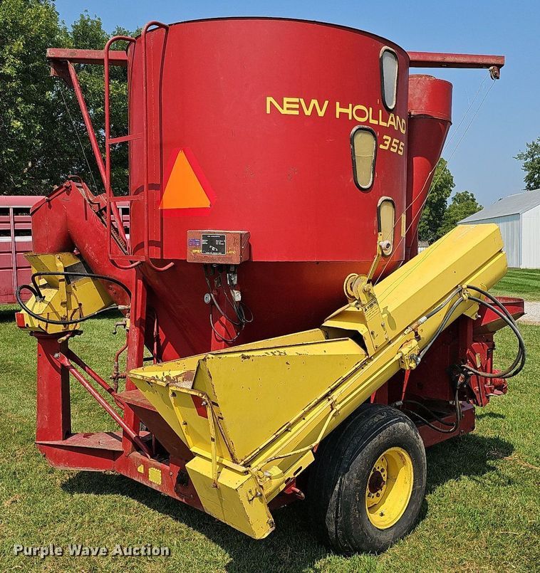 image for item DQ0304 New Holland 355  feed mixer