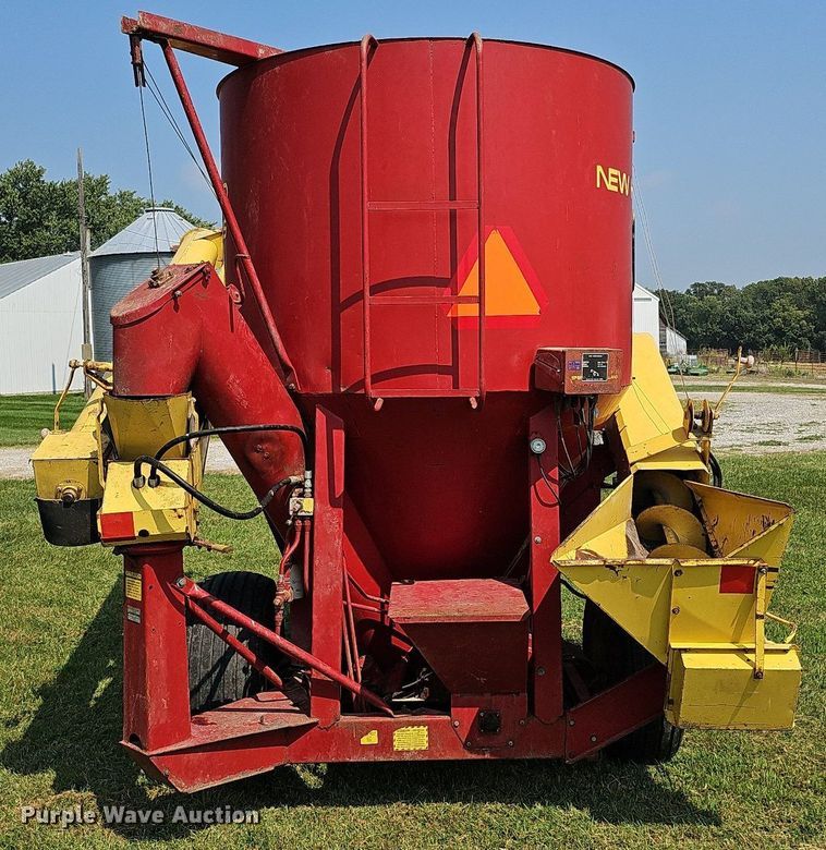 image for item DQ0304 New Holland 355  feed mixer