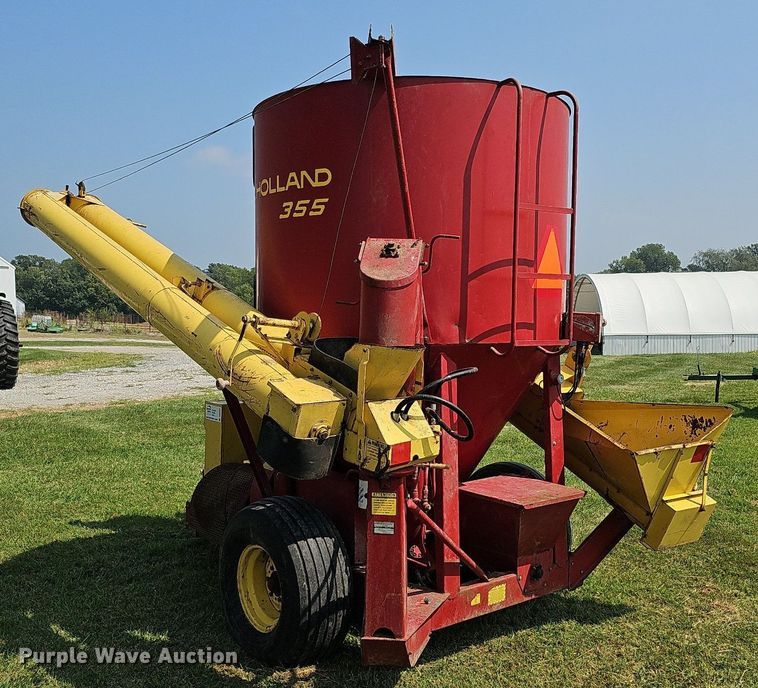 image for item DQ0304 New Holland 355  feed mixer