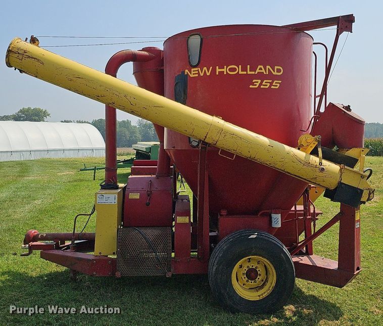 image for item DQ0304 New Holland 355  feed mixer
