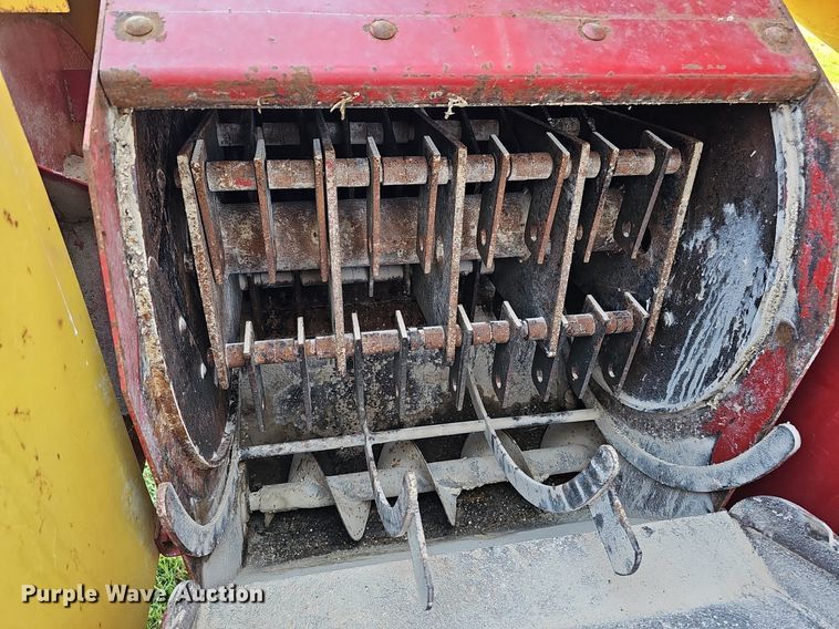 image for item DQ0304 New Holland 355  feed mixer