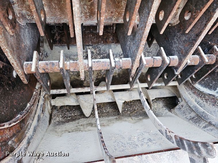 image for item DQ0304 New Holland 355  feed mixer