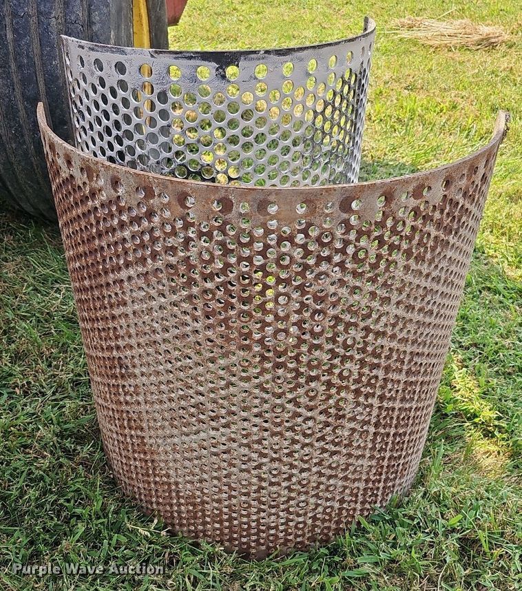 image for item DQ0304 New Holland 355  feed mixer