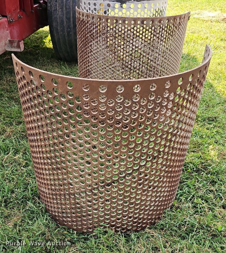 image for item DQ0304 New Holland 355  feed mixer