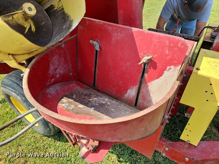 image for item DQ0304 New Holland 355  feed mixer