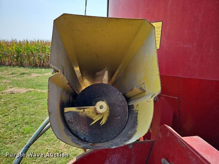image for item DQ0304 New Holland 355  feed mixer