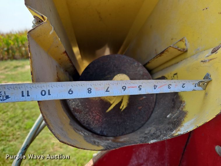 image for item DQ0304 New Holland 355  feed mixer