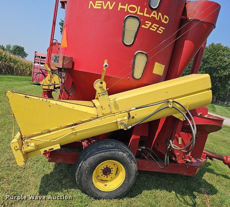 image for item DQ0304 New Holland 355  feed mixer