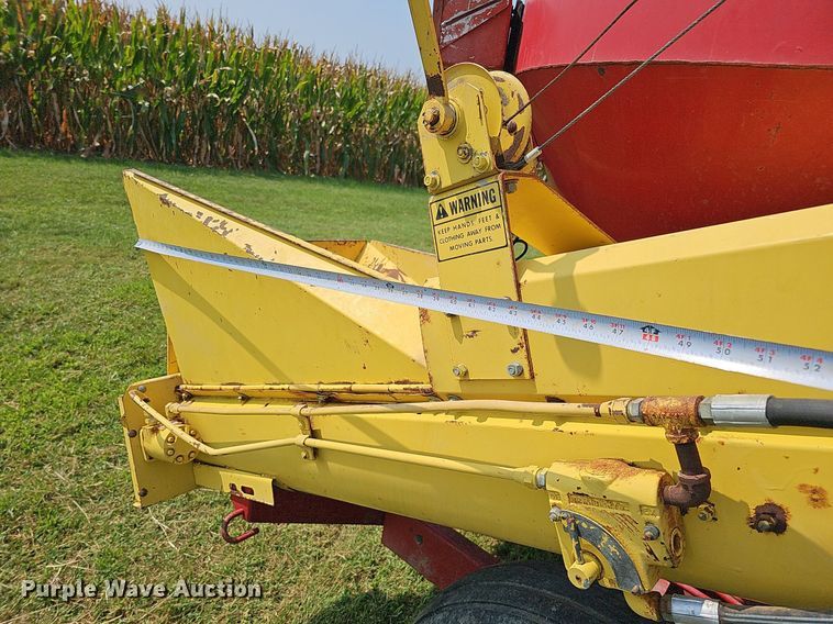 image for item DQ0304 New Holland 355  feed mixer