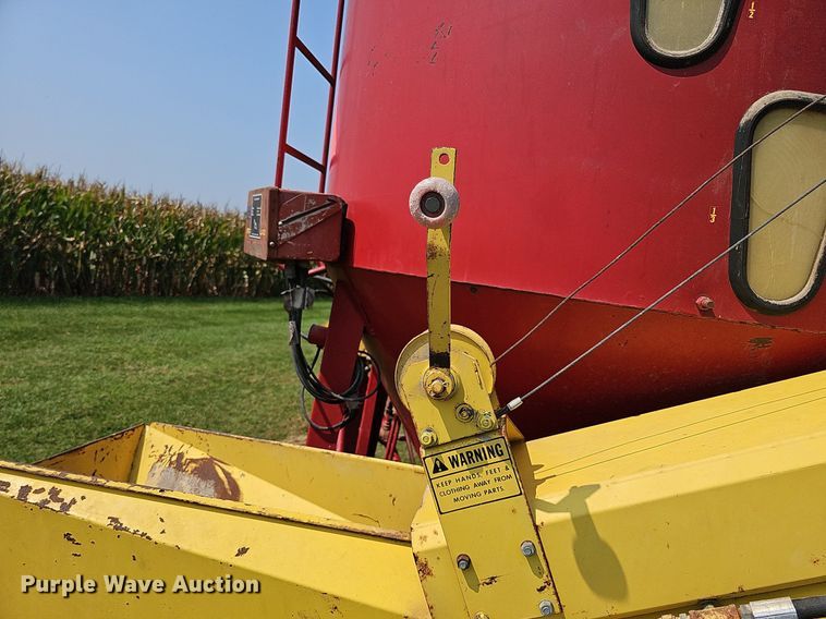 image for item DQ0304 New Holland 355  feed mixer