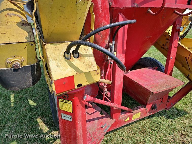 image for item DQ0304 New Holland 355  feed mixer