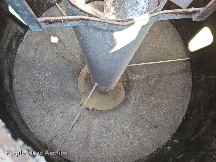 image for item DQ0304 New Holland 355  feed mixer