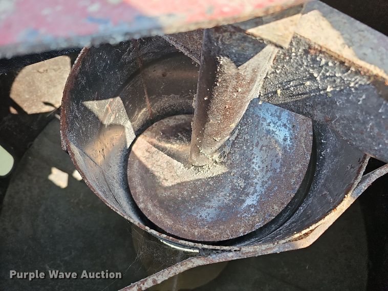 image for item DQ0304 New Holland 355  feed mixer