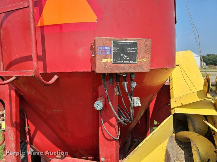 image for item DQ0304 New Holland 355  feed mixer