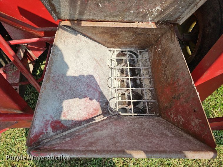 image for item DQ0304 New Holland 355  feed mixer