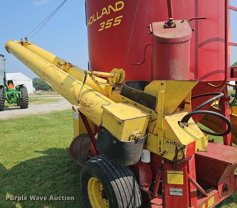 image for item DQ0304 New Holland 355  feed mixer