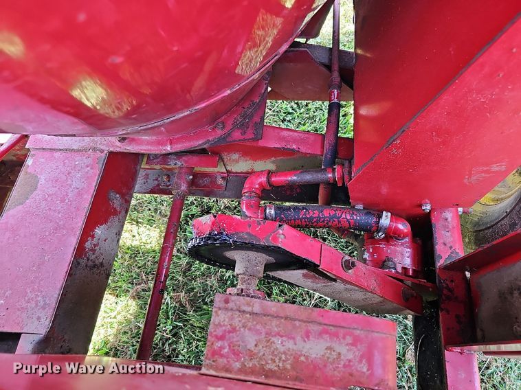 image for item DQ0304 New Holland 355  feed mixer