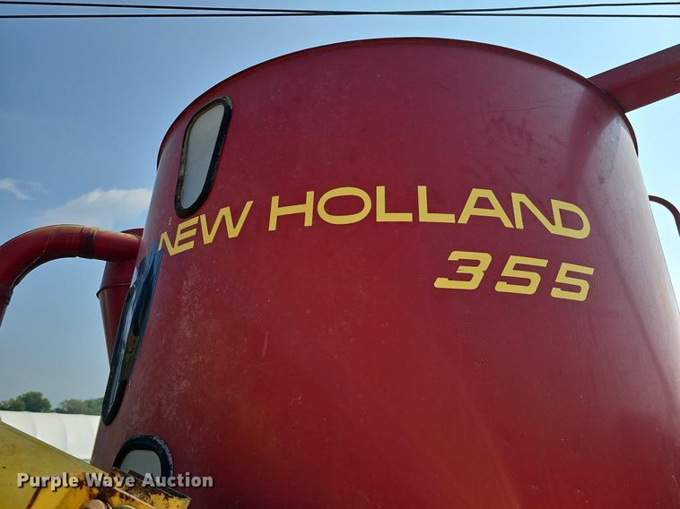 image for item DQ0304 New Holland 355  feed mixer