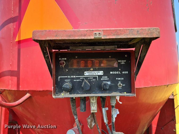 image for item DQ0304 New Holland 355  feed mixer