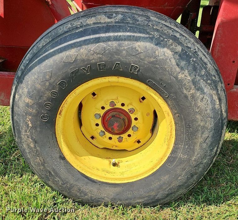 image for item DQ0304 New Holland 355  feed mixer