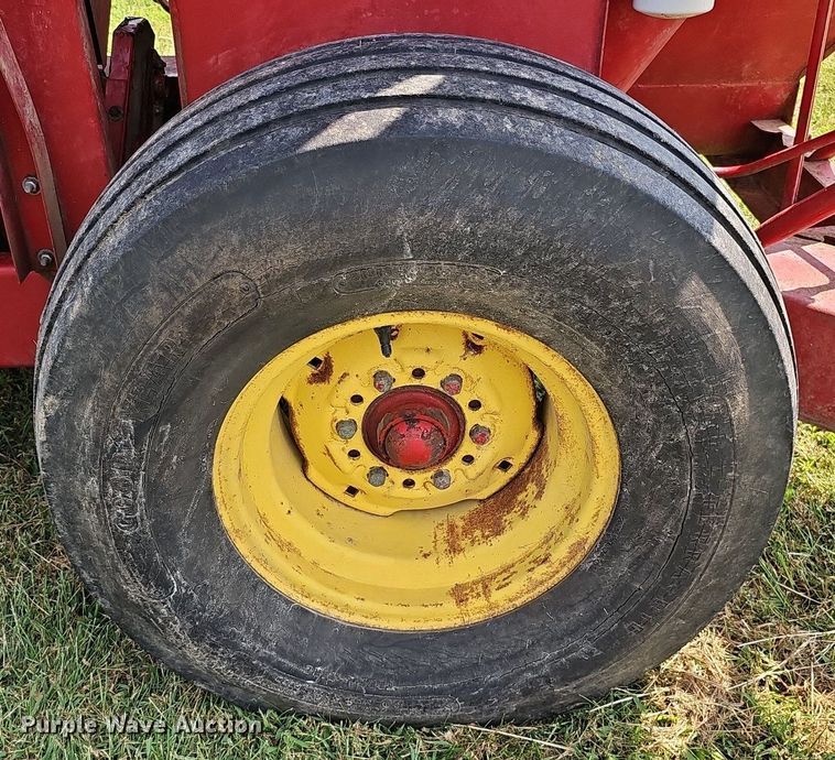 image for item DQ0304 New Holland 355  feed mixer