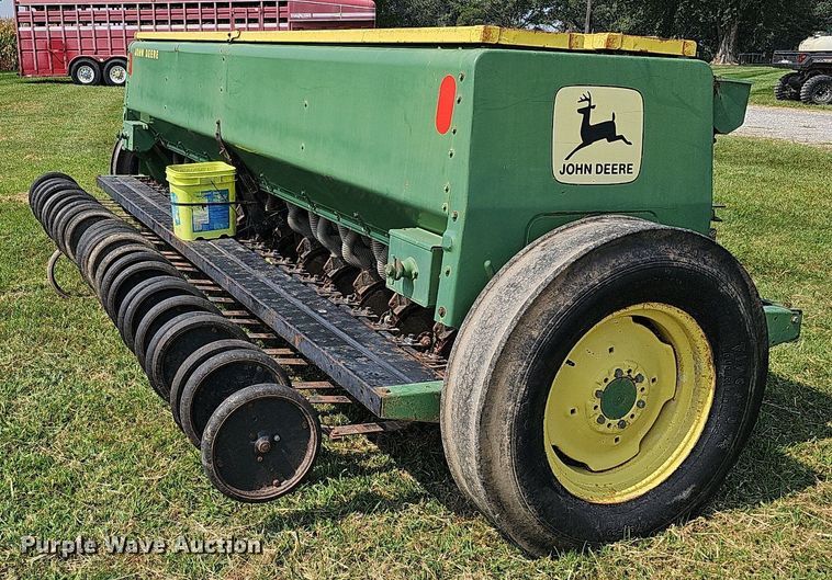 image for item DQ0305 John Deere 8350 266D  grain drill