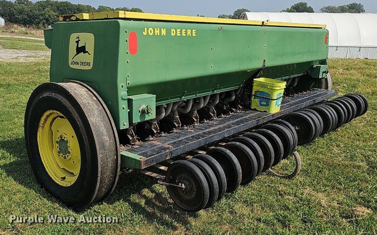 image for item DQ0305 John Deere 8350 266D  grain drill