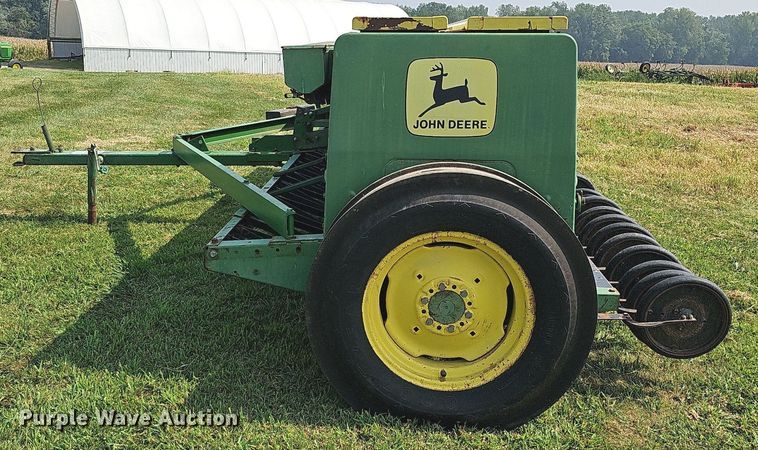 image for item DQ0305 John Deere 8350 266D  grain drill