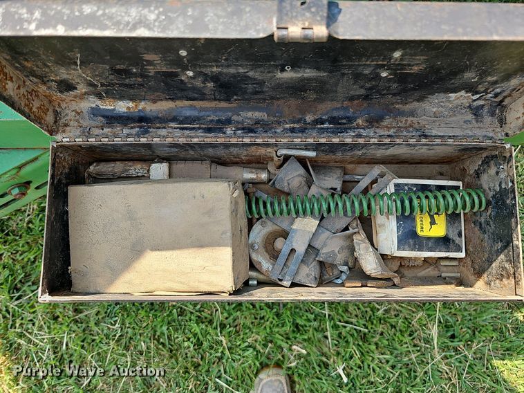 image for item DQ0305 John Deere 8350 266D  grain drill