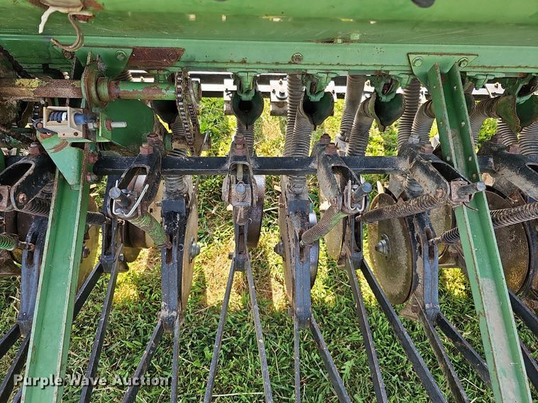 image for item DQ0305 John Deere 8350 266D  grain drill