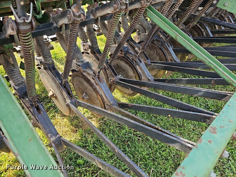 image for item DQ0305 John Deere 8350 266D  grain drill