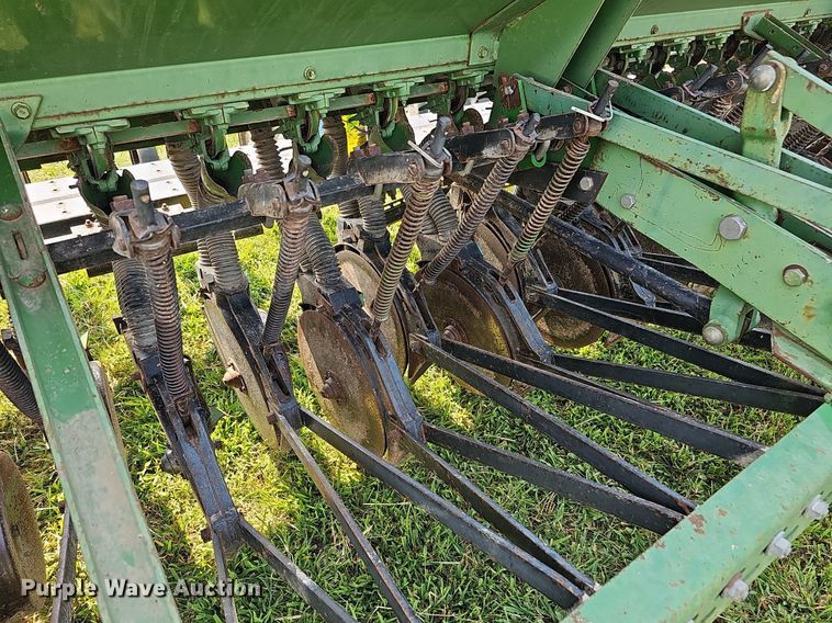 image for item DQ0305 John Deere 8350 266D  grain drill