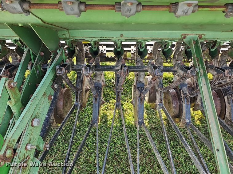 image for item DQ0305 John Deere 8350 266D  grain drill