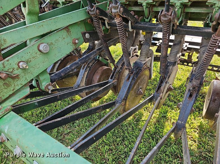 image for item DQ0305 John Deere 8350 266D  grain drill