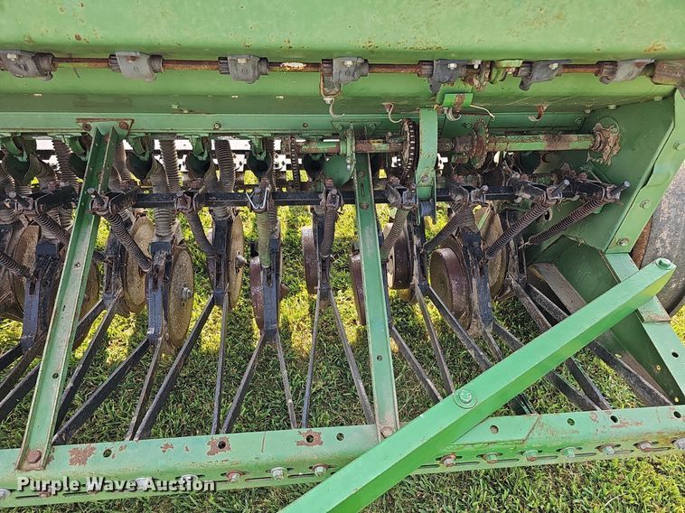 image for item DQ0305 John Deere 8350 266D  grain drill