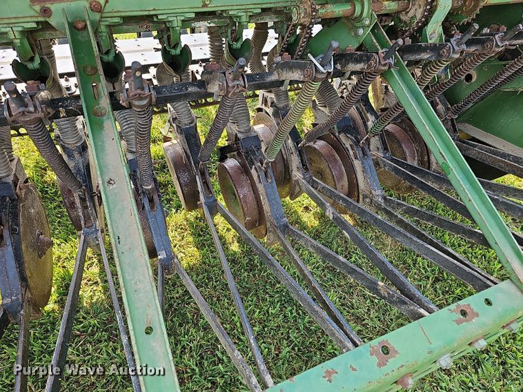 image for item DQ0305 John Deere 8350 266D  grain drill