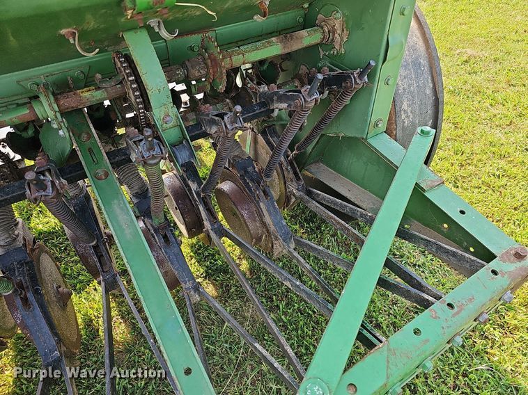 image for item DQ0305 John Deere 8350 266D  grain drill