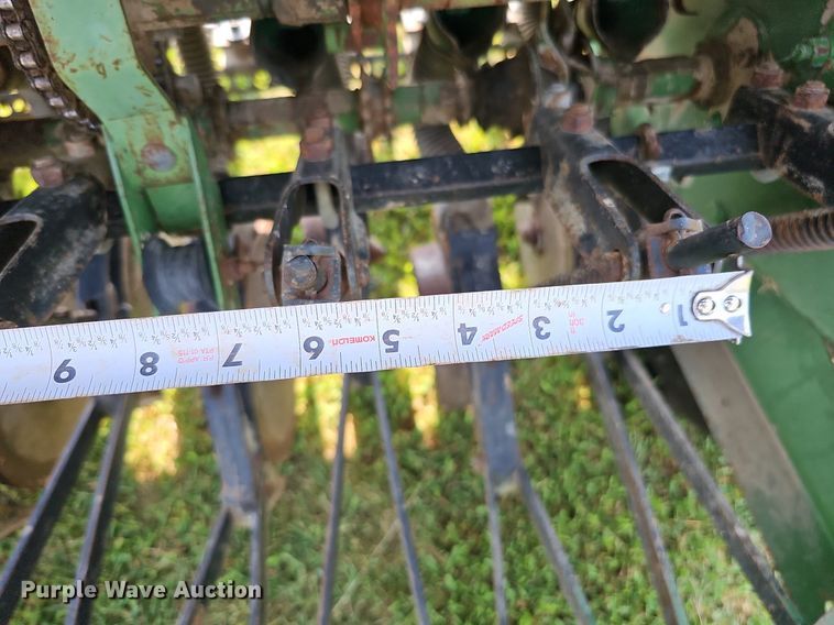 image for item DQ0305 John Deere 8350 266D  grain drill