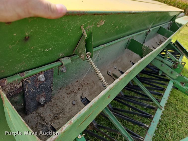 image for item DQ0305 John Deere 8350 266D  grain drill